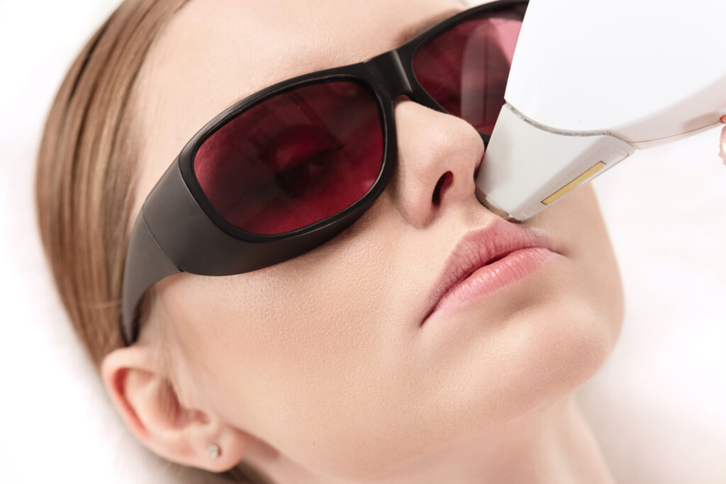 Est-ce que le laser et la lumière pulsée pour le visage sont des techniques efficaces ?